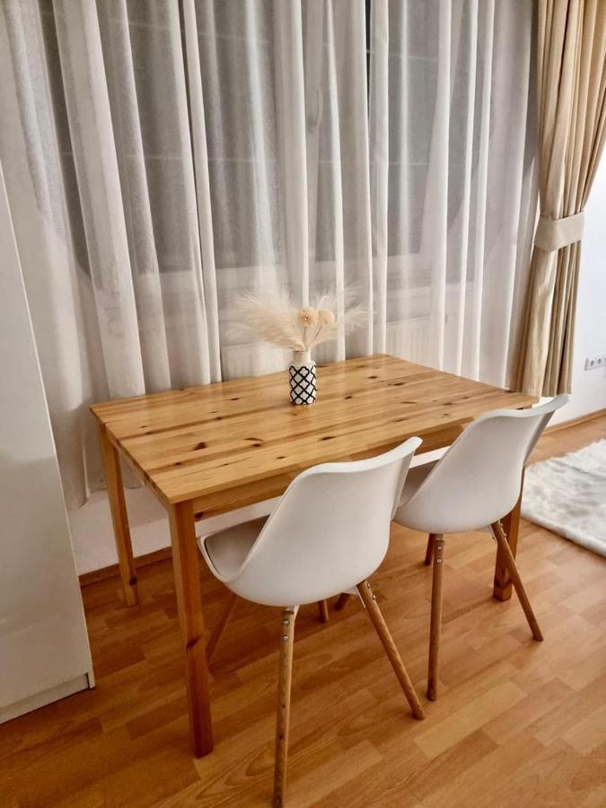 Cozy Apartment Near Hockey & Football Arena Bratislava Exterior photo
